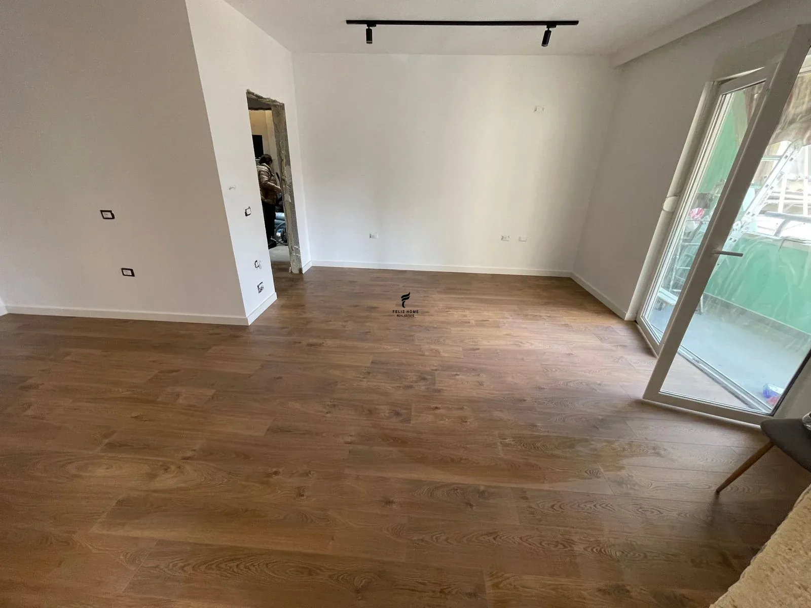 ZYRE ME QERA 67 M2 AIR ALBANIA 1.000 EURO 4