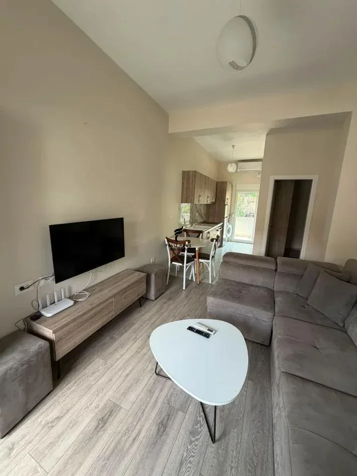 APARTAMENT ME QERA 1+1 SHKOZE 350 EURO