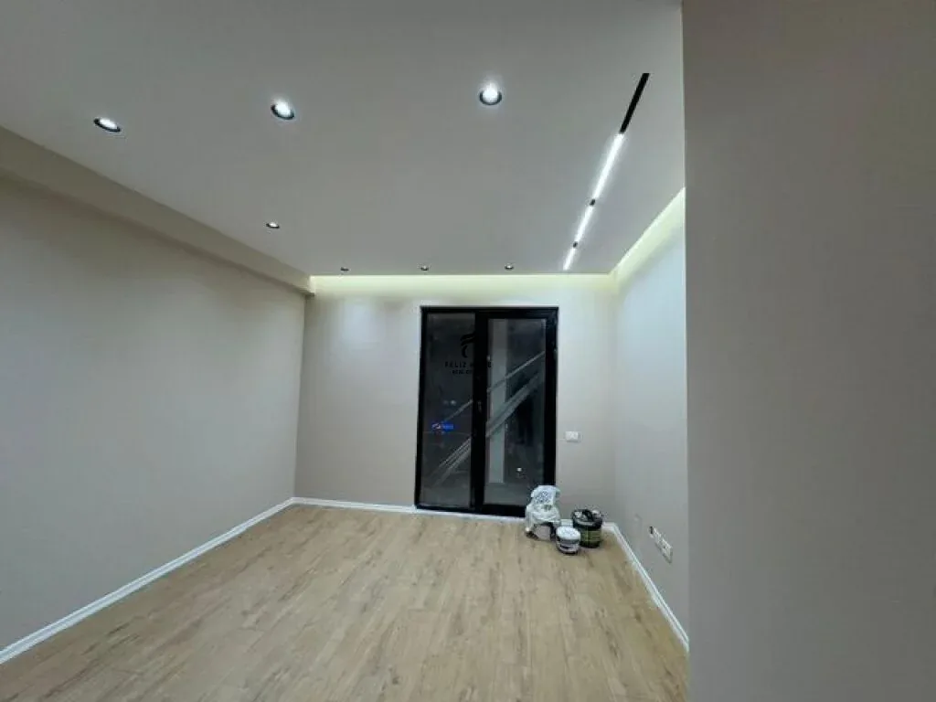 ZYRE ME QERA 85 M2 KOMUNA E PARISIT 1.000 EURO 1