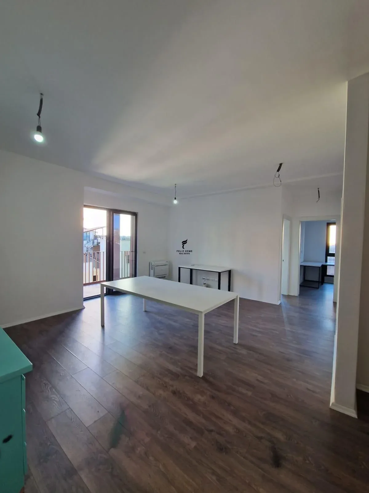 ZYRE ME QERA 123 M2 RRUGA E KAVAJES 1.070 EURO