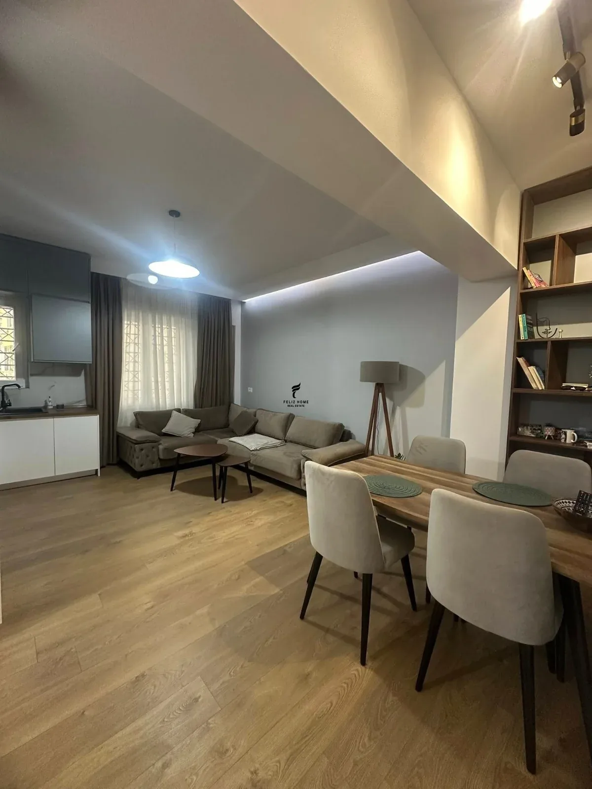 APARTAMENT ME QERA 2+1 PAZARI RI 1.000 EURO 2