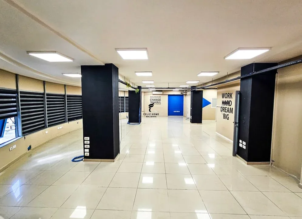 ZYRE ME QERA 300 M2 RRUGA E DIBRES 2.600 EURO 2