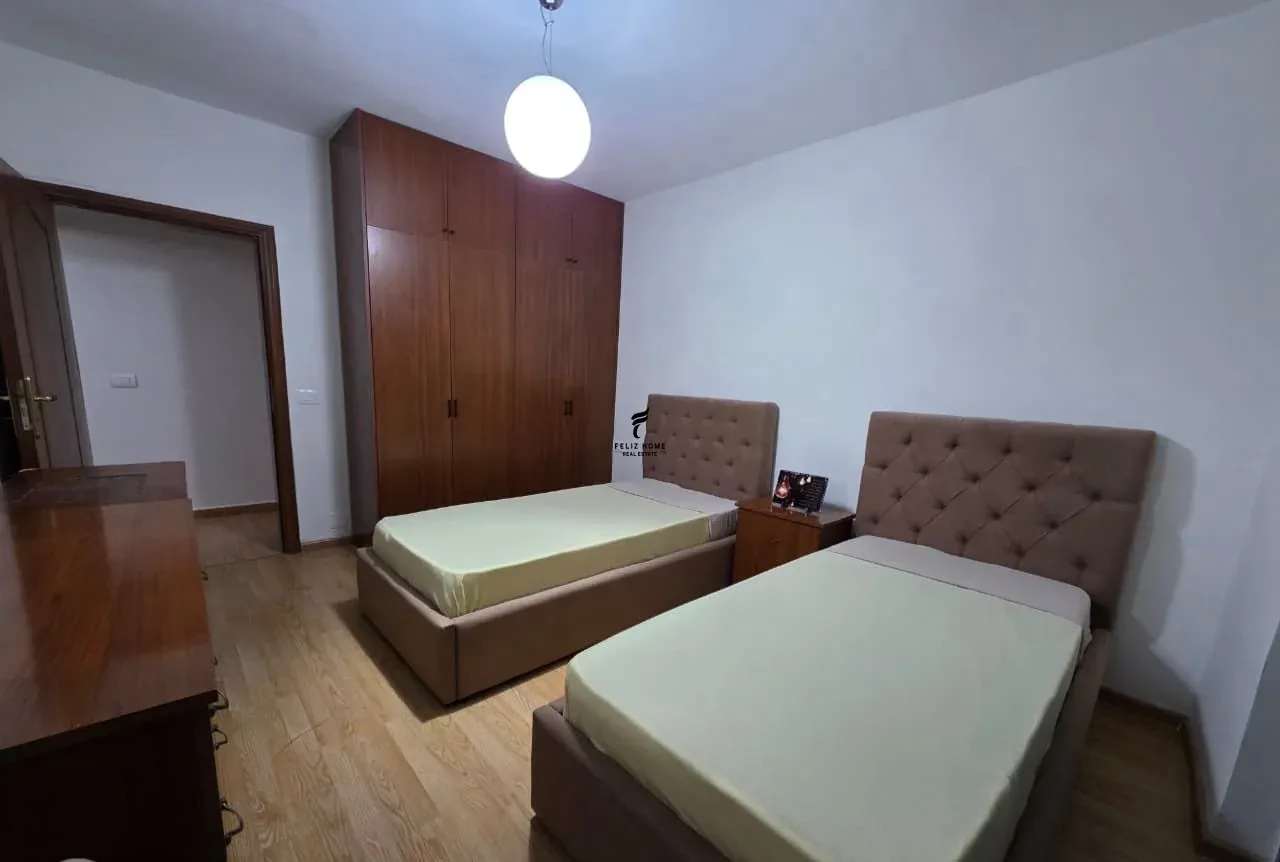 APARTAMENT ME QERA 4+1+2 MINE PEZA 1.500 EURO 4