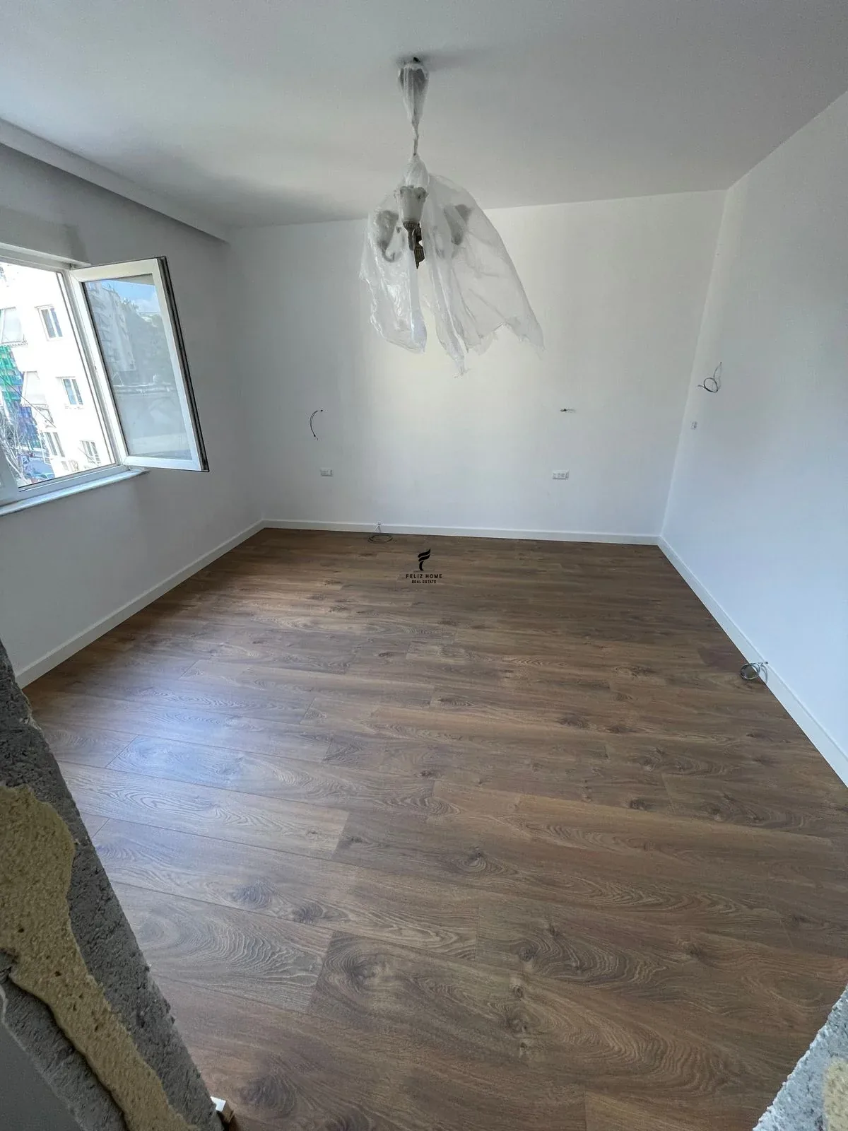 ZYRE ME QERA 67 M2 AIR ALBANIA 1.000 EURO 2