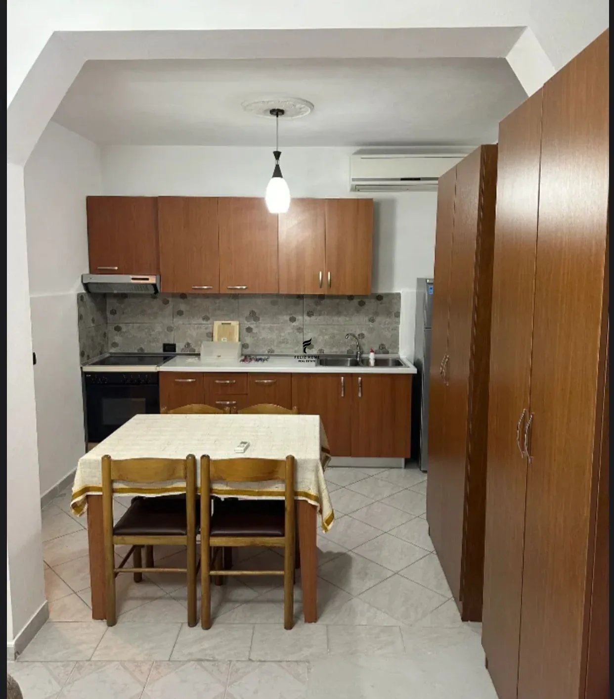 GARSIONERE ME QERA KOMUNA E PARISIT 45.000 LEKE