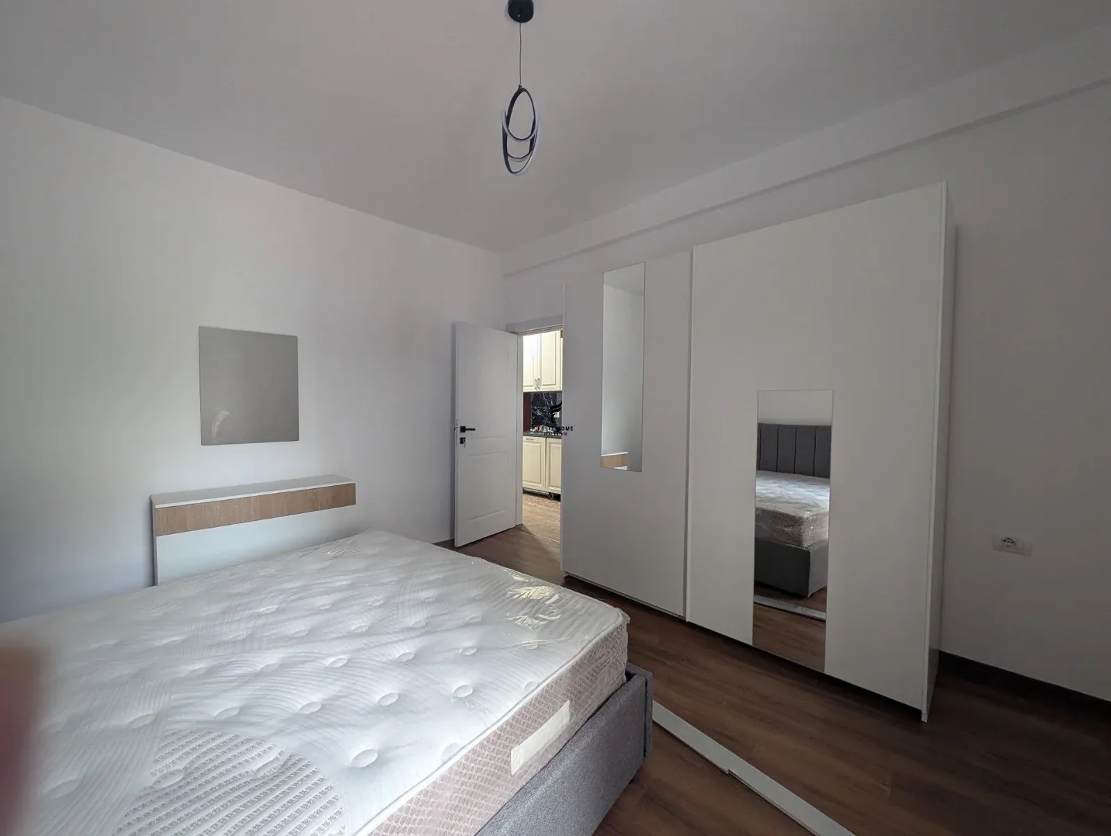 APARTAMENT ME QERA 2+1 ZOGU I ZI 70.000 LEKE 3