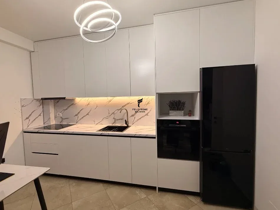 APARTAMENT ME QERA 2+1 RRUGA E BARRIKADAVE 80.000 LEKE 2
