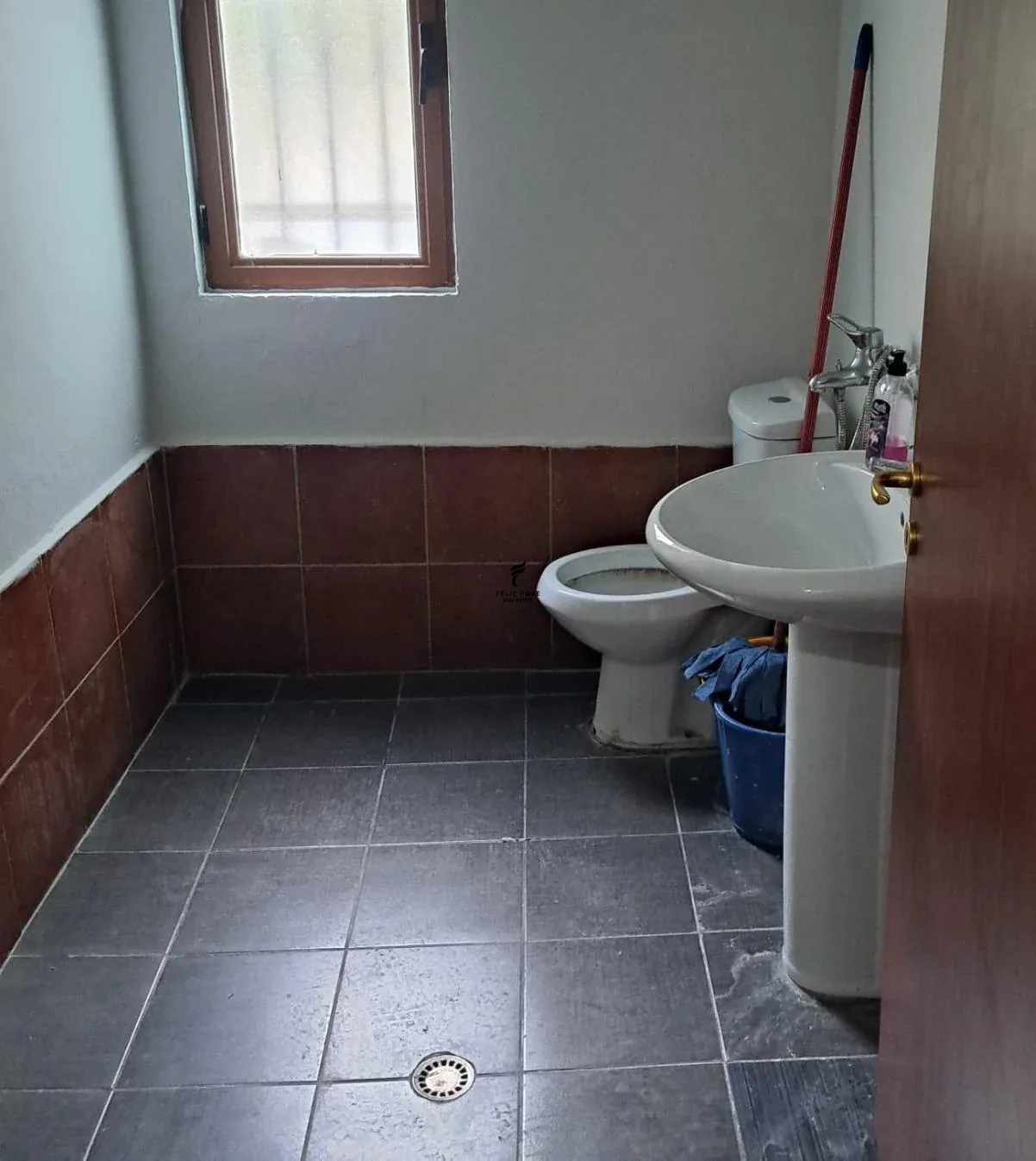 ZYRE ME QERA 20 M2 KOMUNA E PARISIT 50.000 LEKE 3