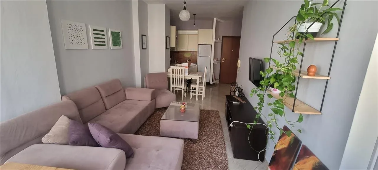 APARTAMENT ME QERA 1+1 RRUGA E DIBRES 60.000 LEKE