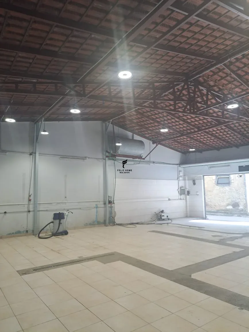 MAGAZINE ME QERA 200 M2 PAZARI RI 200.000 LEKE 4