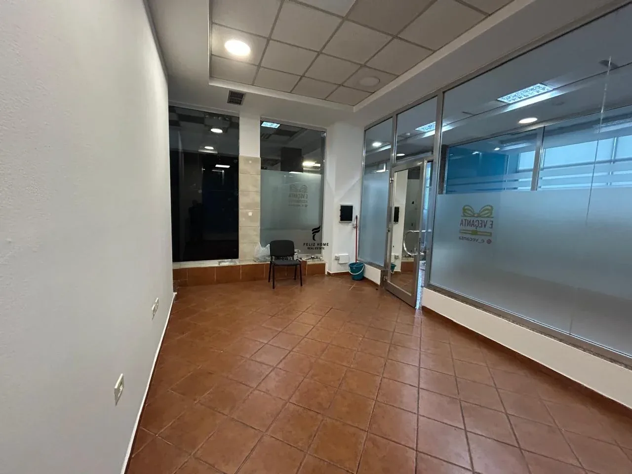 ZYRE ME QERA 30 M2 STACIONI I TRENIT 300 EURO 1