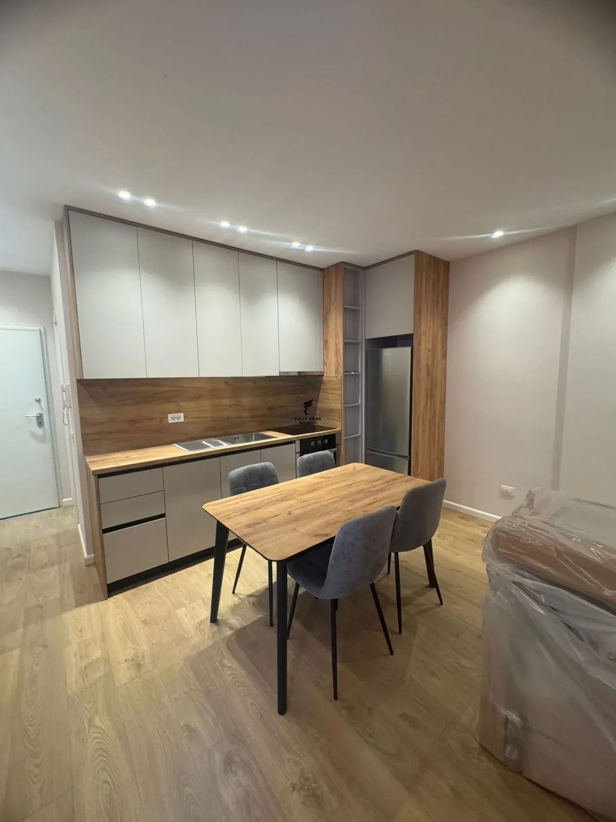 APARTAMENT ME QERA 1+1 STACIONI I TRENIT 65.000 LEKE 1