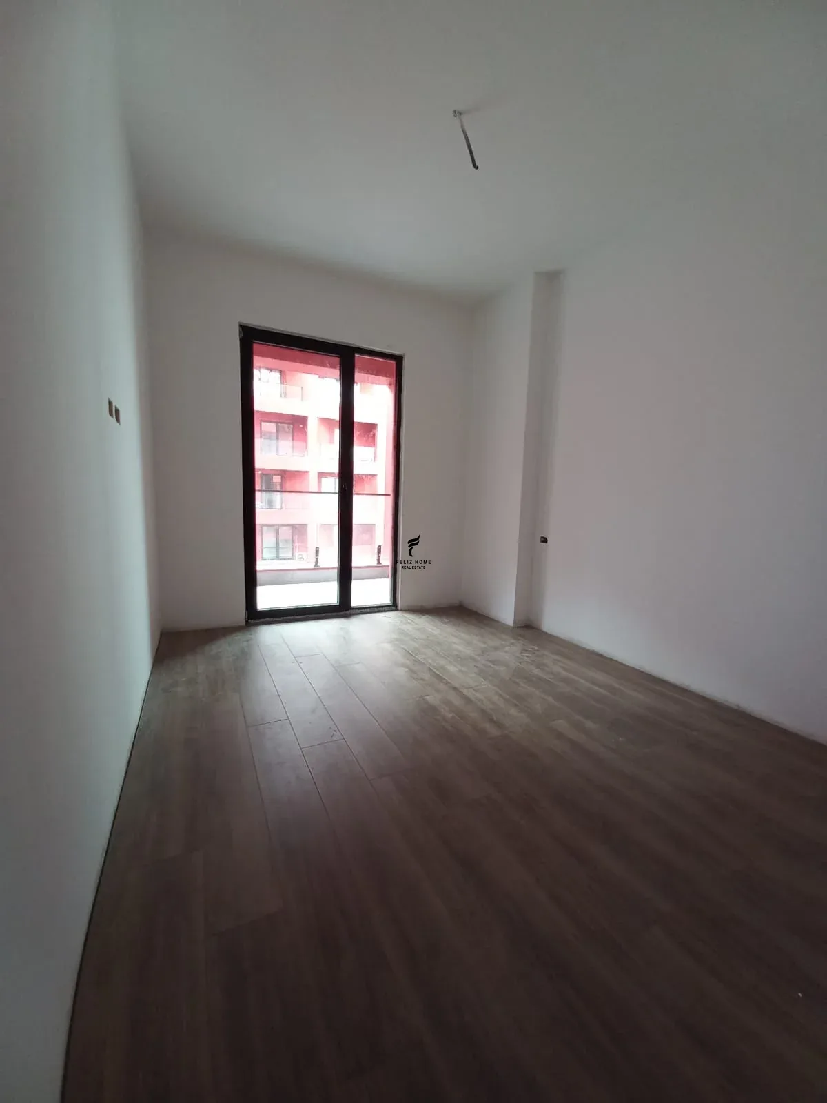 ZYRE ME QERA 70 M2 RRUGA E DIBRES 700 EURO 2