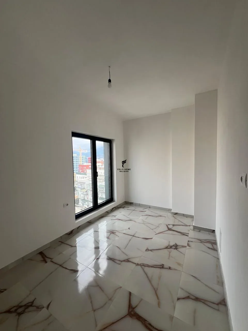 ZYRE ME QERA 108 M2 RRUGA E BARRIKADAVE 100.000 LEKE 2
