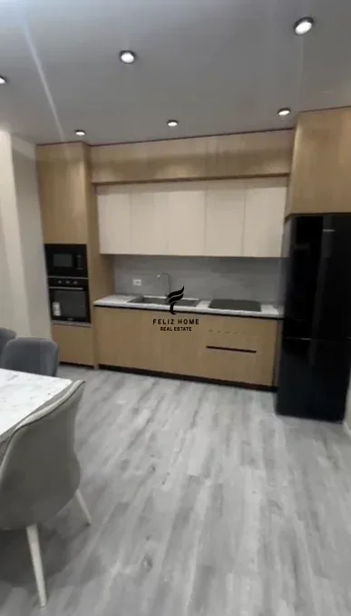 APARTAMENT ME QERA 2+1+2 PORCELAN 70.000 LEKE 2