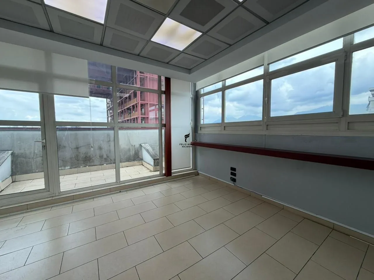 ZYRE ME QERA 450M2 RRUGA E KAVAJES 6000 EURO 2