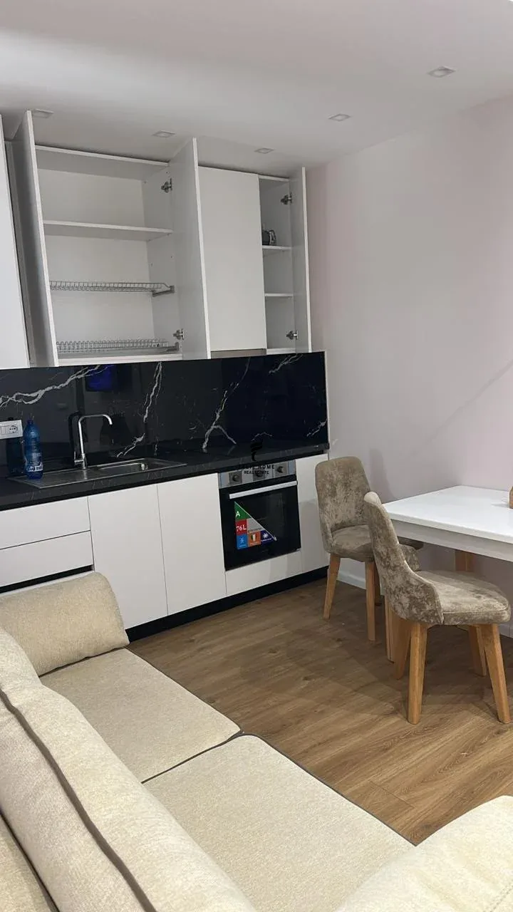 APARTAMENT ME QERA 1+1 35.000 LEKE ALI DEMI