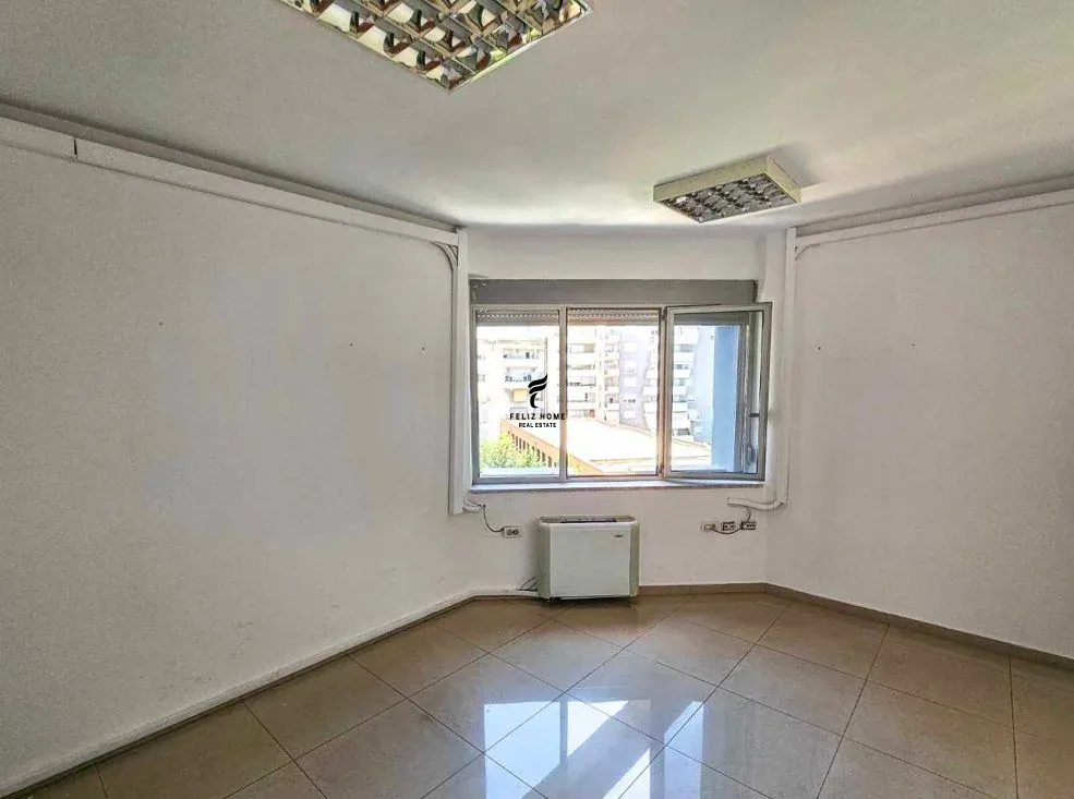 ZYRE ME QERA 300 M2 RRUGA E DIBRES 2.600 EURO 3