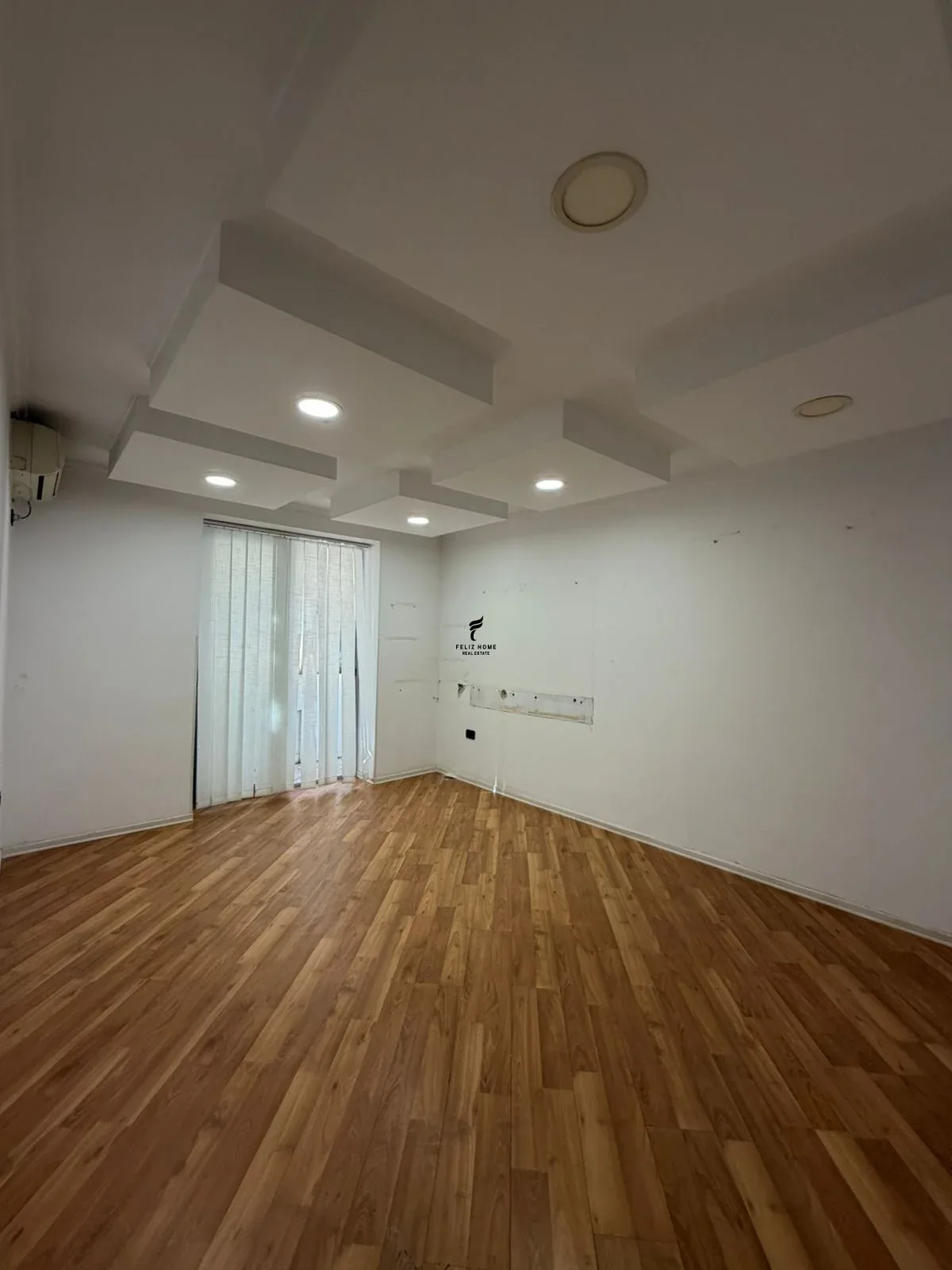 ZYRE ME QERA 70M2 RRUGA E KAVAJES 80.000 LEKE