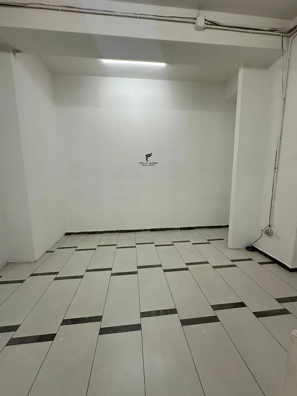 MAGAZINE ME QERA 280 M2 ASTIR 130.000 LEKE 2
