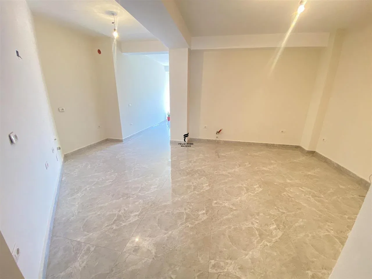 ZYRE ME QERA 106M2 QENDER 800 EURO 4