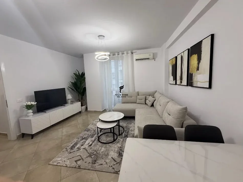 APARTAMENT ME QERA 2+1 RRUGA E BARRIKADAVE 80.000 LEKE