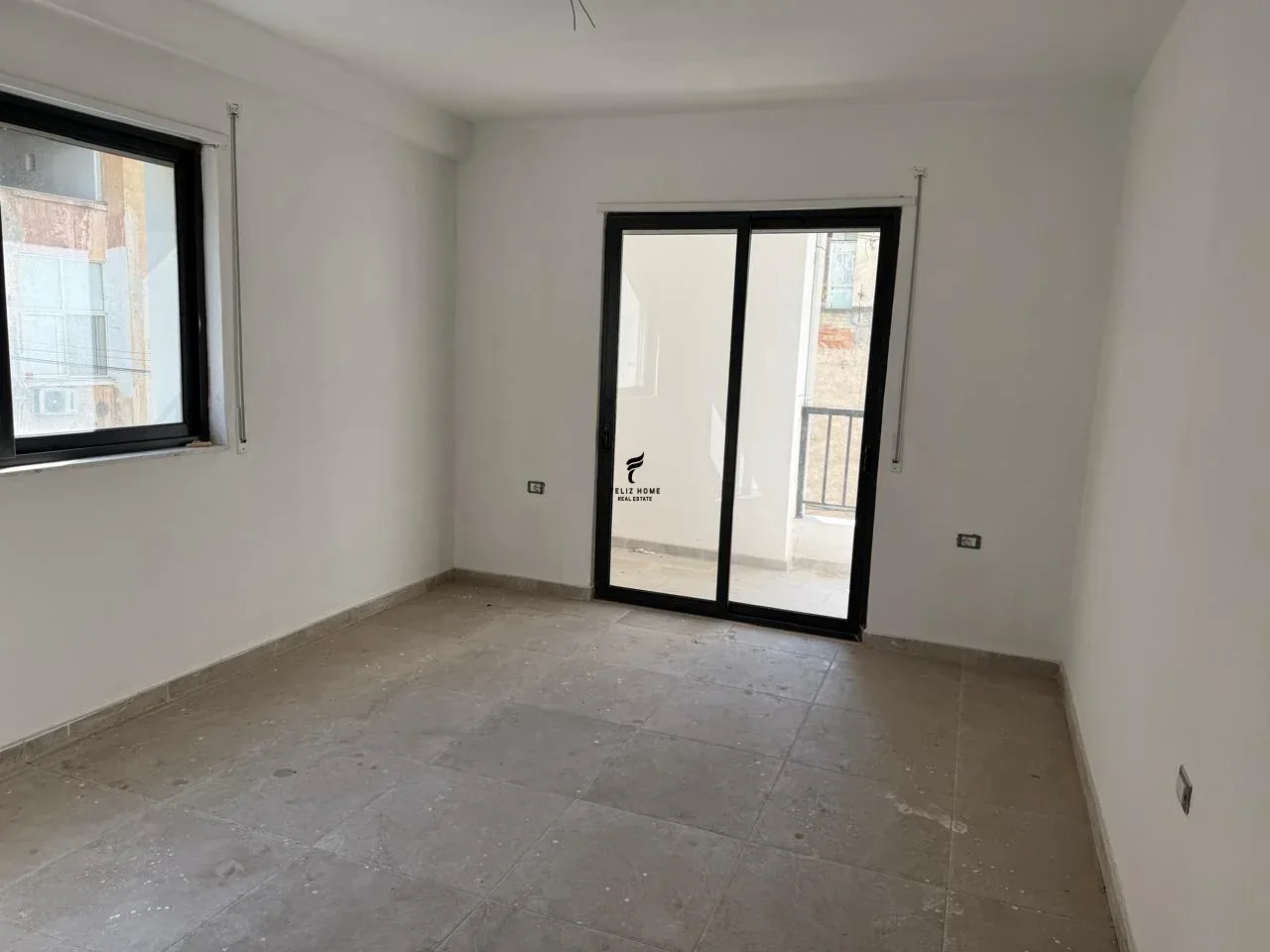 ZYRE ME QERA 145 M2 RRUGA E DURRESIT 120.000 LEKE 2