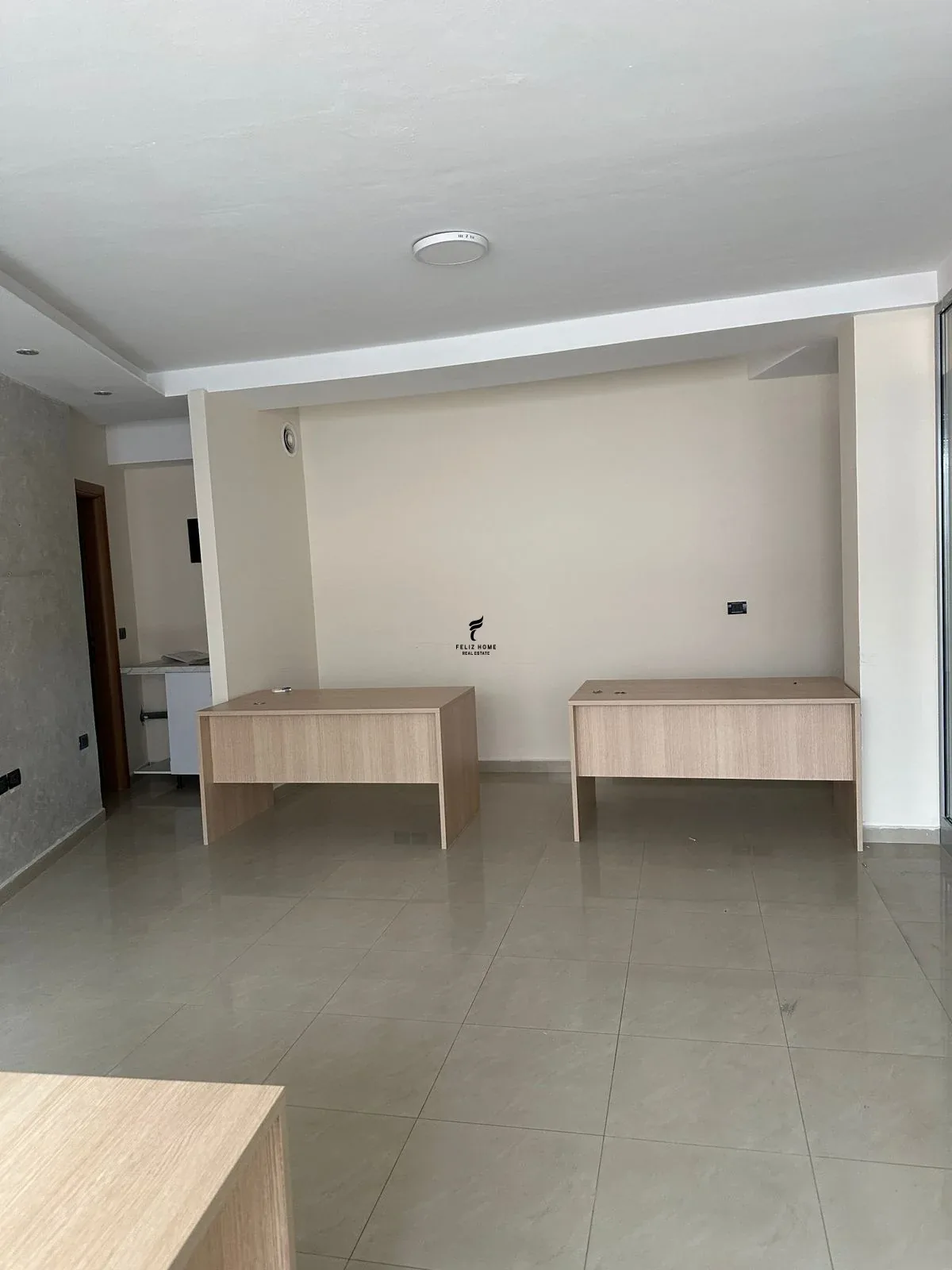 ZYRE ME QERA 50 M2 PAZARI I RI 50.000 LEKE 1