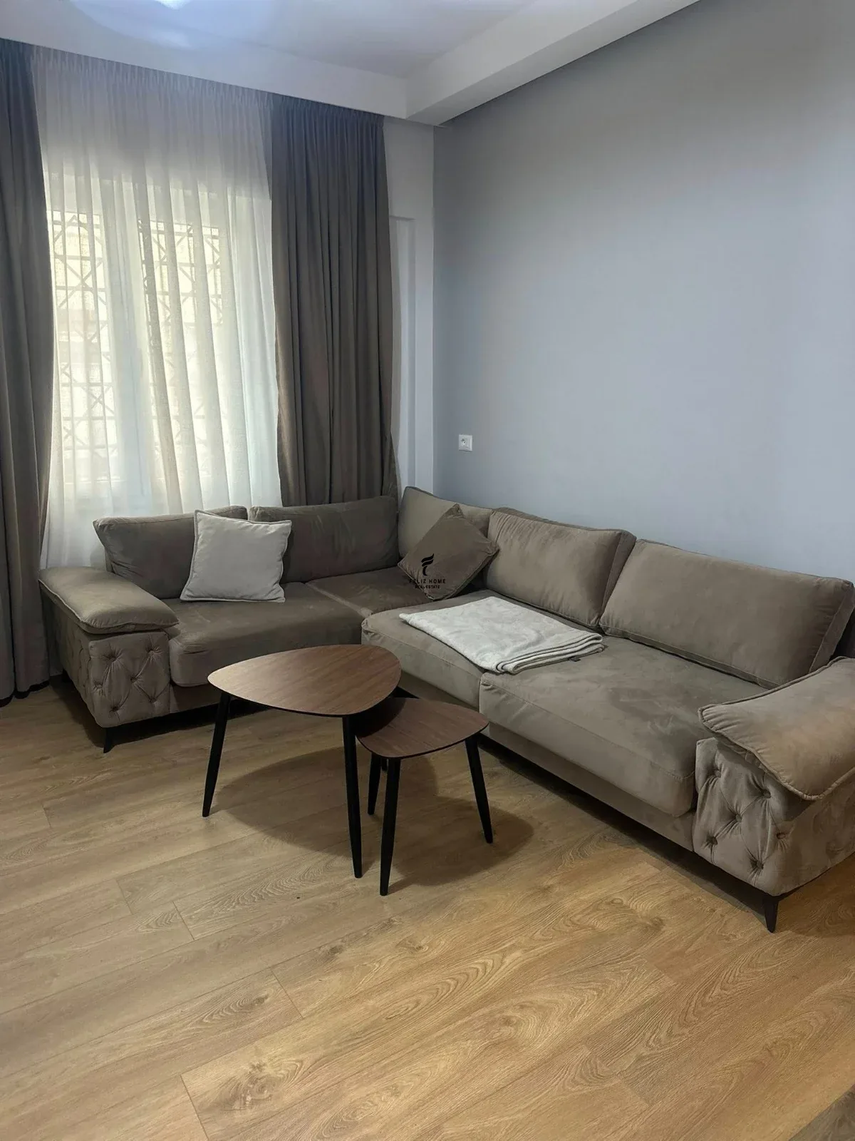APARTAMENT ME QERA 2+1 PAZARI RI 1.000 EURO