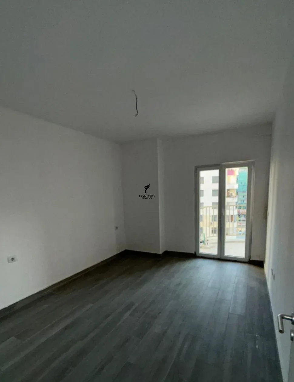 ZYRE ME QERA 75 M2 ZOGU ZI 55.000 LEKE 2