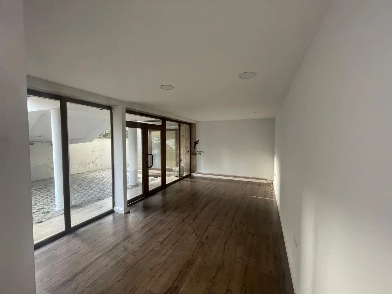 ZYRE ME QERA 163M2 PAZARI I RI 1.600 EURO 2