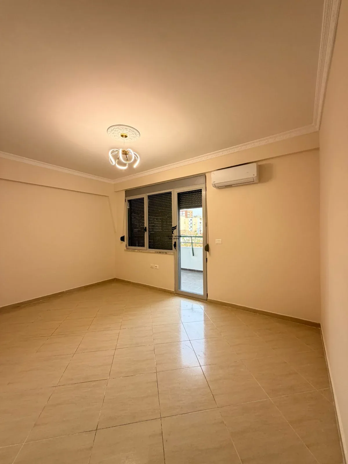 APARTAMENT ME QERA 3+1+2 RRUGA E DIBRES 100.000 LEKE 3