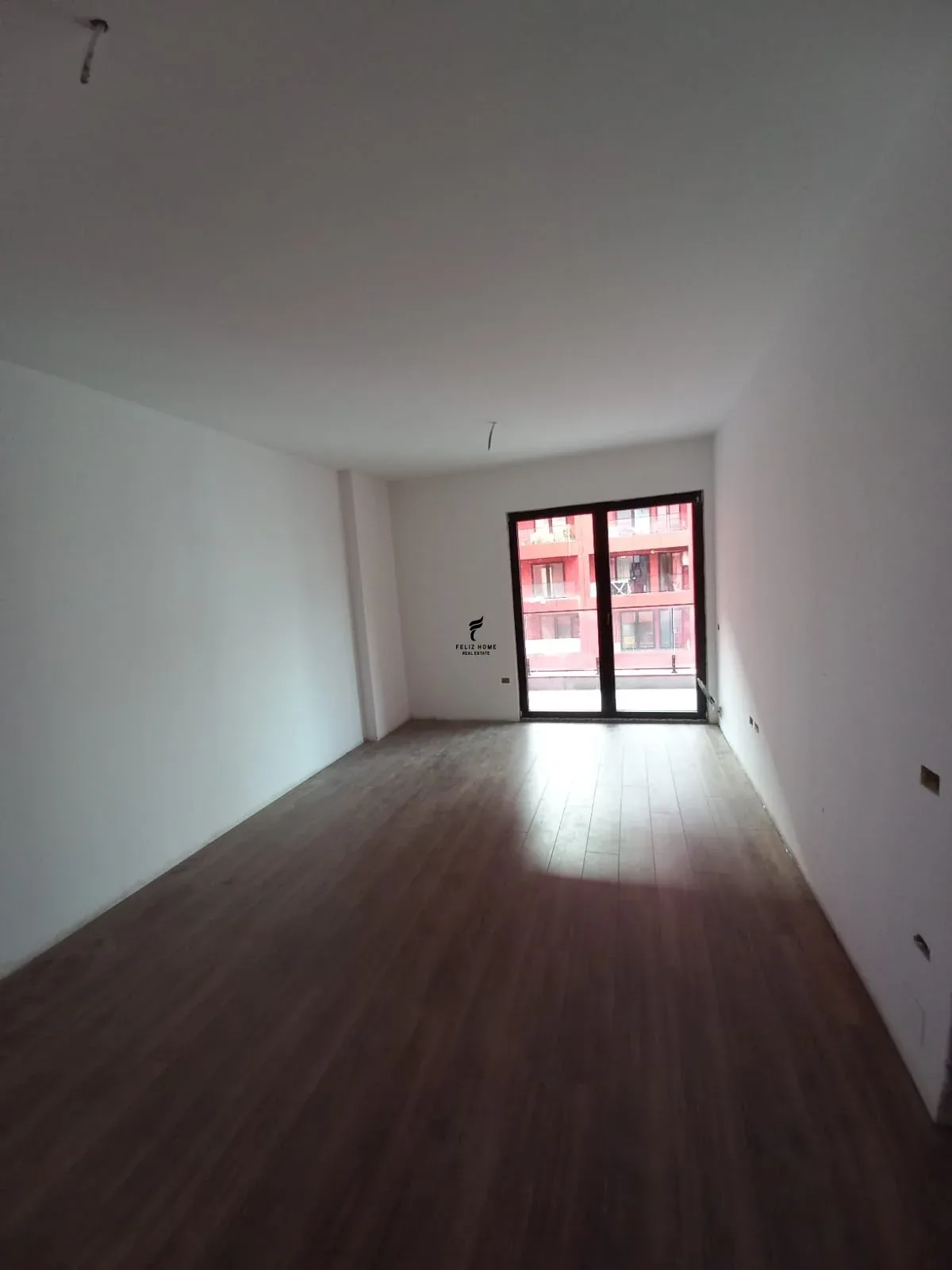 ZYRE ME QERA 70M2 RRUGA E DIBRES 700 EURO