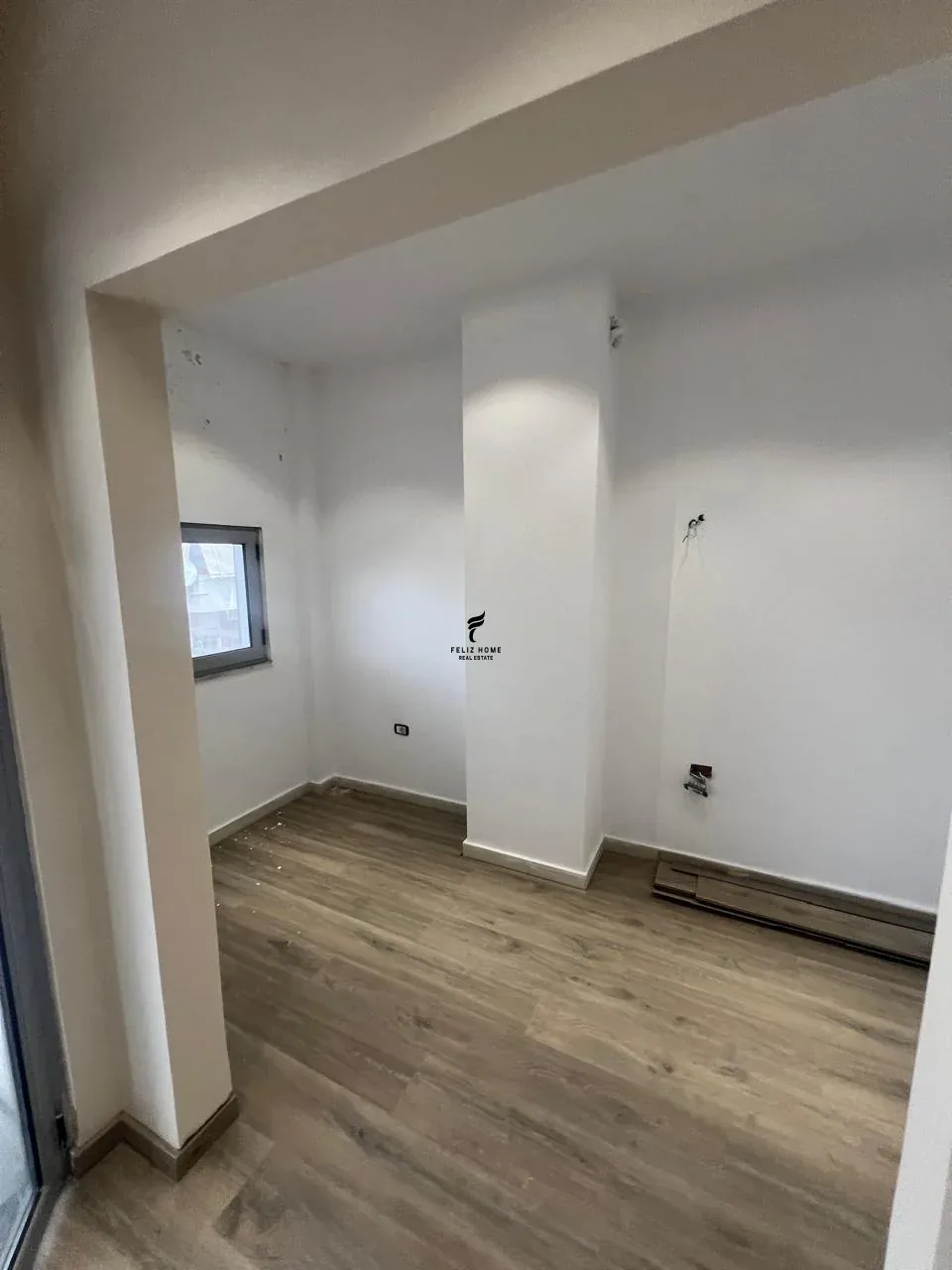 ZYRE ME QERA 160 M2 PAZARI I RI 1.500 EURO 4
