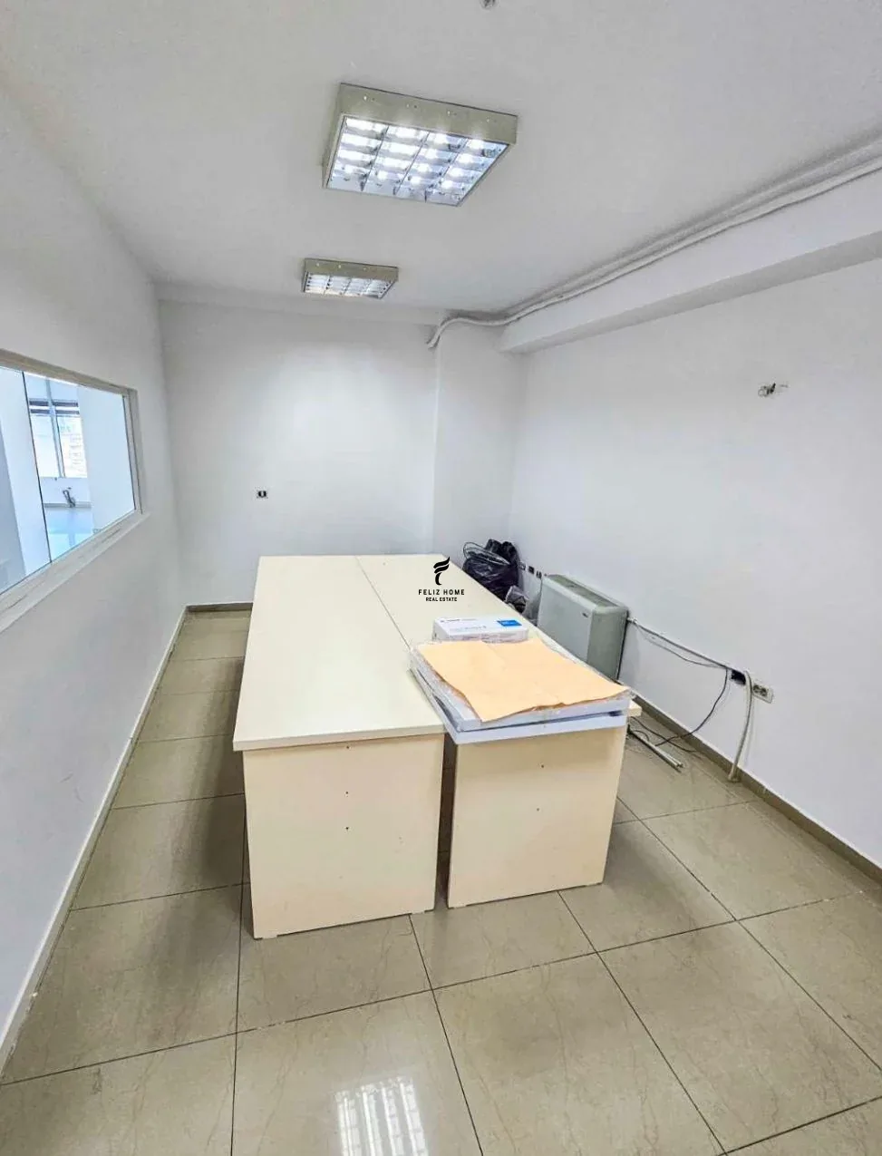 ZYRE ME QERA 300 M2 RRUGA E DIBRES 2.600 EURO 4