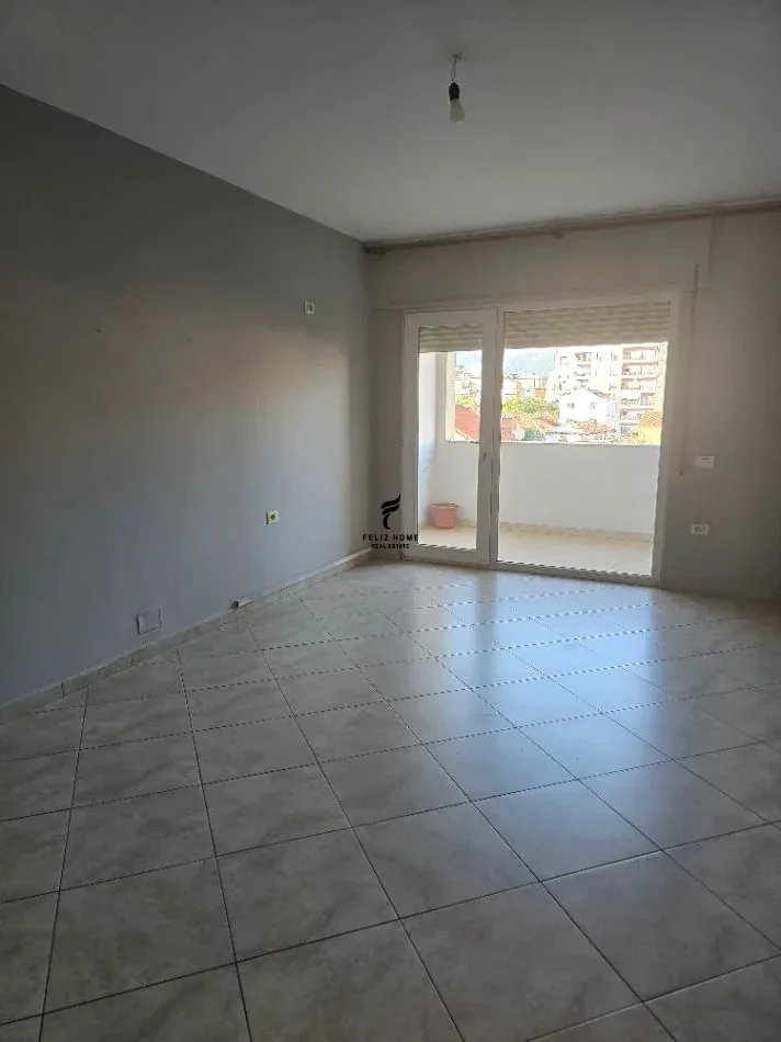 ZYRE ME QERA 120 M2 RRUGA BARDHYL 80.000 LEKE 3