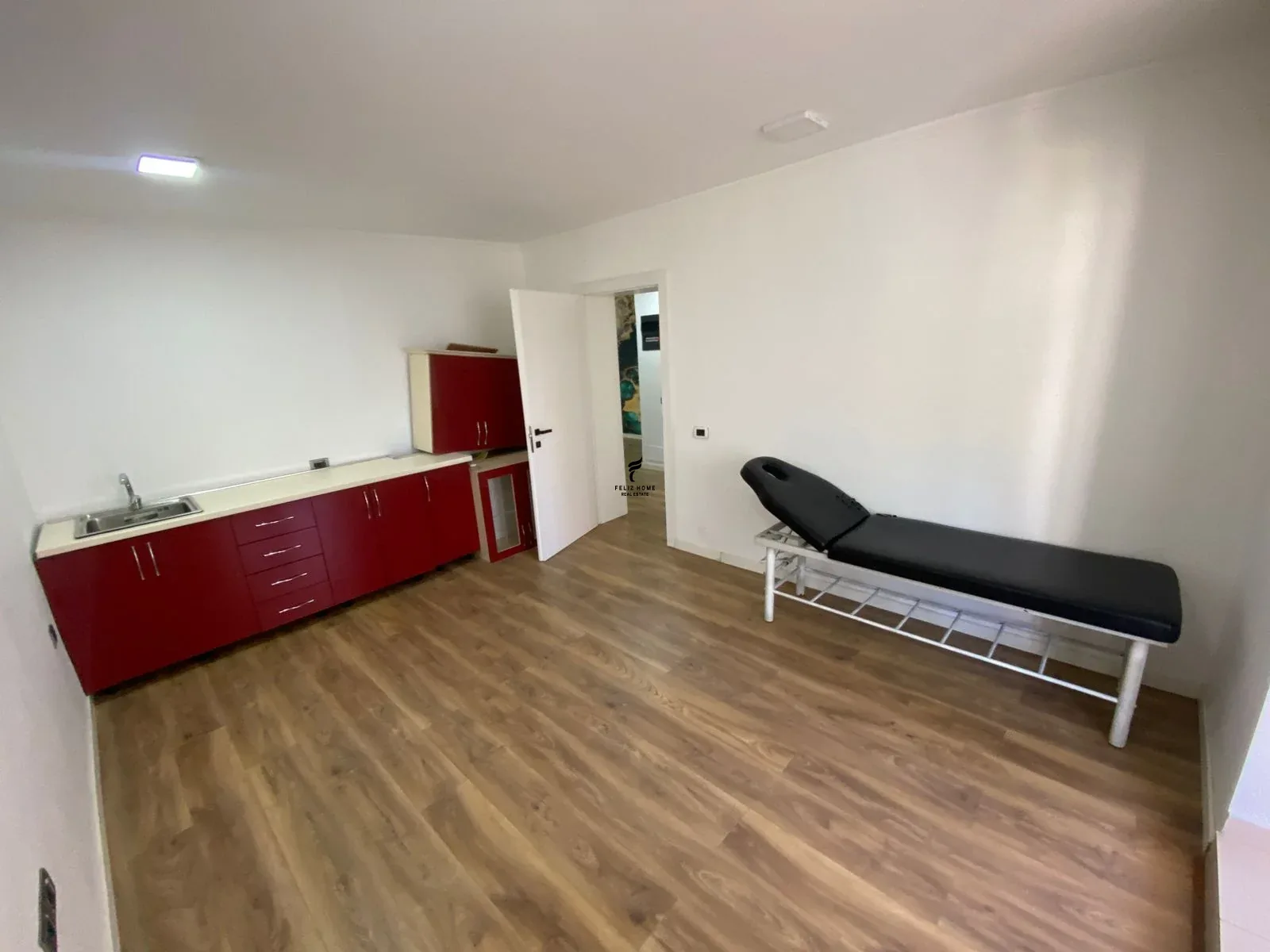 ZYRE ME QERA 80 M2 RRUGA E KAVAJES 800 EURO