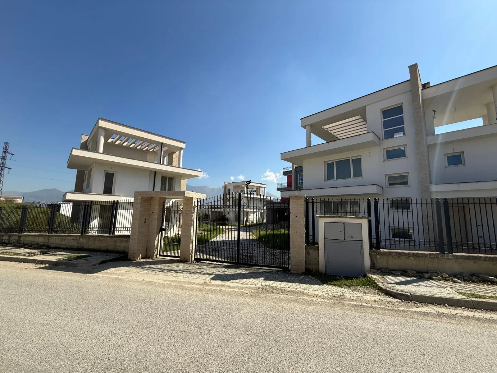 SHITET VILE INDIVIDUALE KATESHE MJULL-BATHORE 670.000 EURO 3