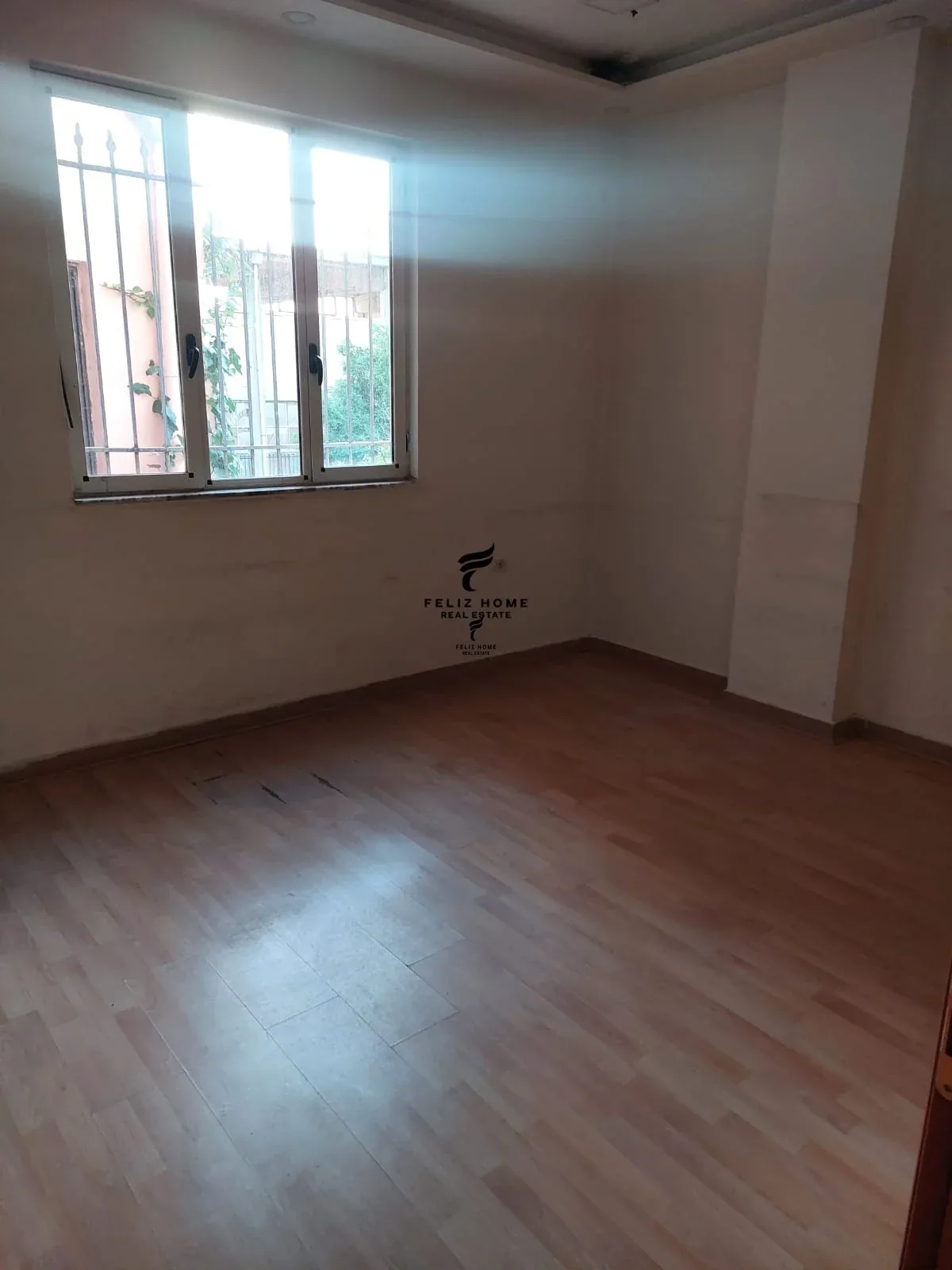 ZYRE ME QERA 70 M2 ZOGU I ZI 600 EURO 2