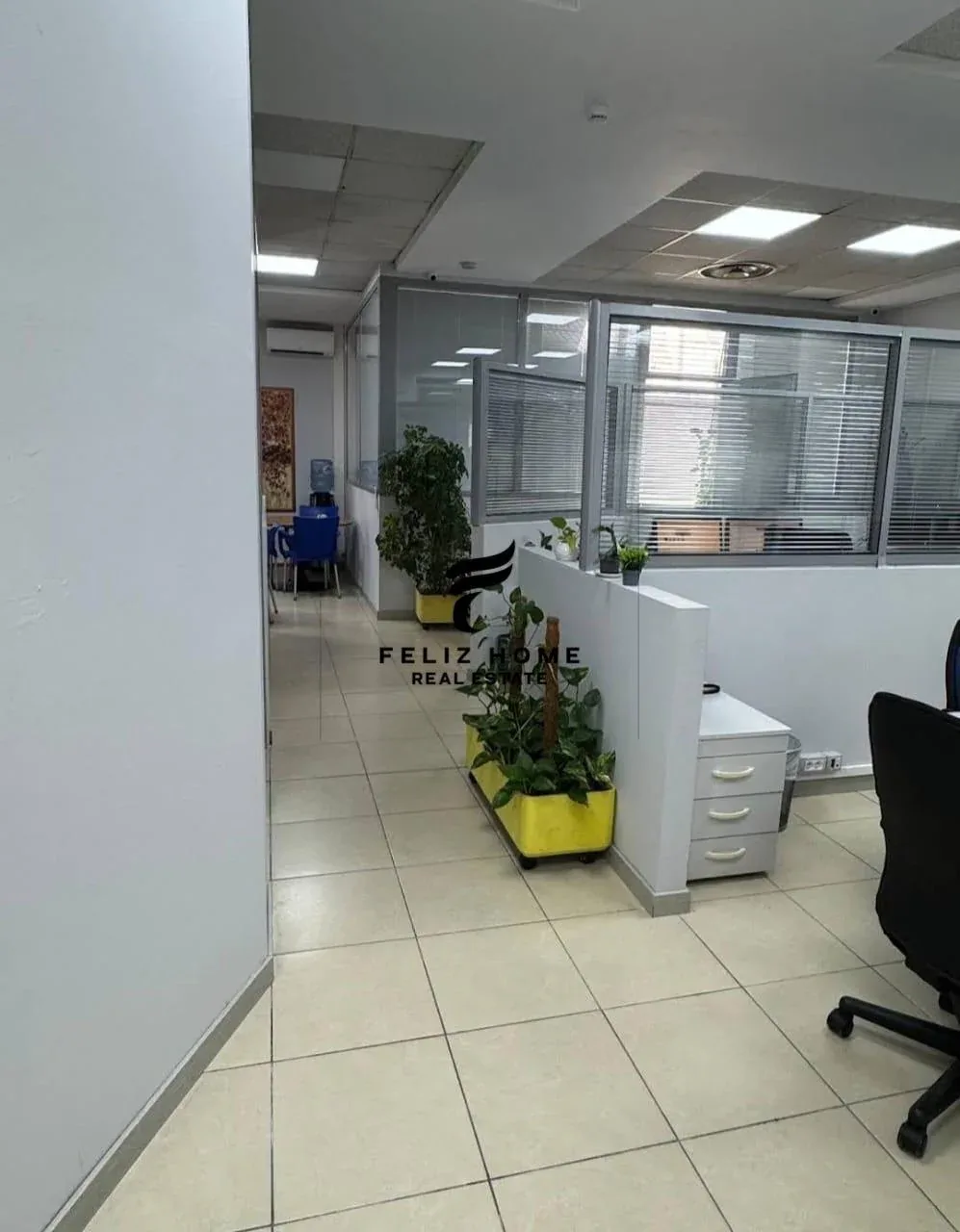 ZYRE ME QERA 916 M2 RRUGA E KAVAJES 18.000 EURO 2