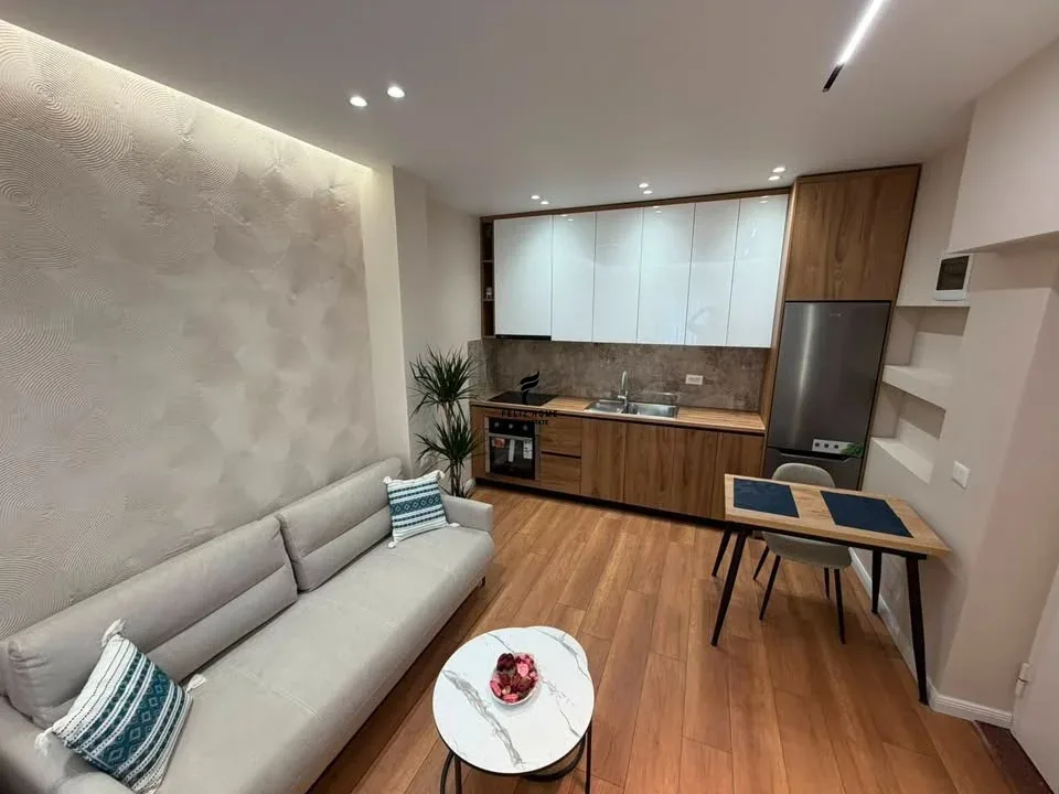 SHITET GARSONIERE 34 M2 PAZARI RI 120.000 EURO 3