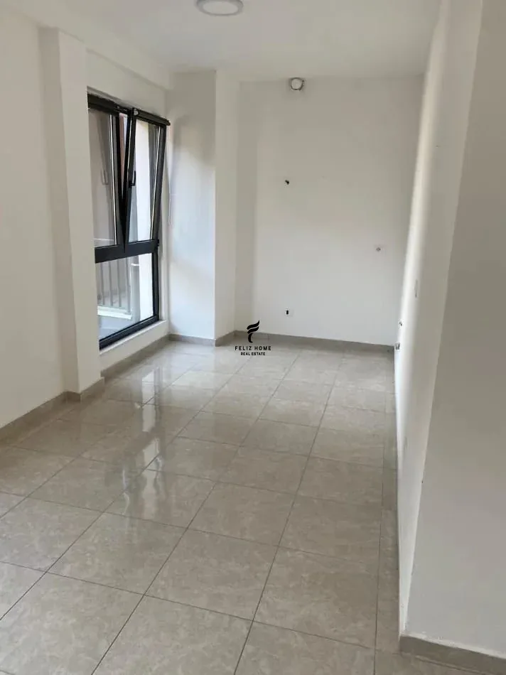 ZYRE ME QERA 85 M2 PAZARI I RI 80.000 LEKE 3