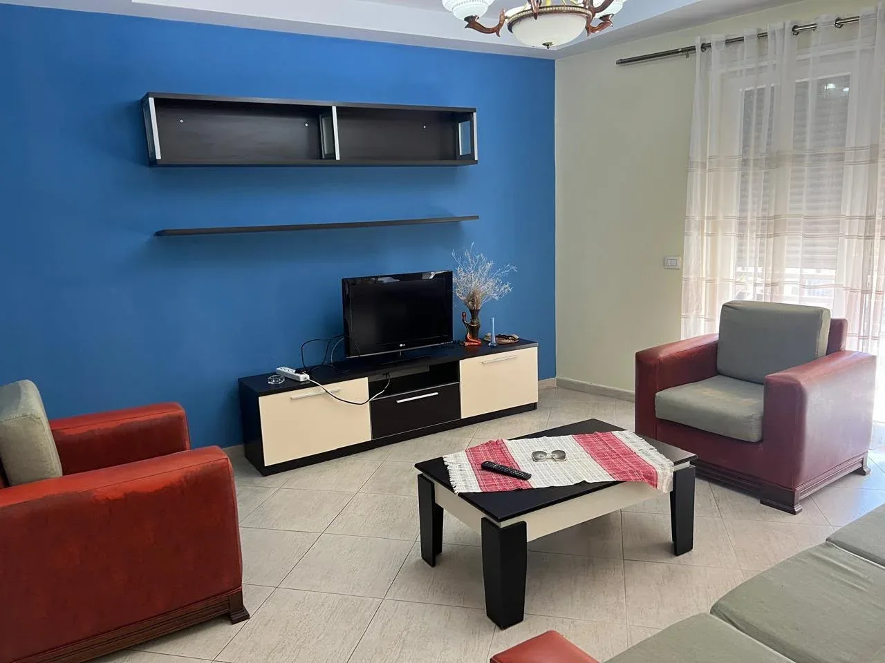 APARTAMENT ME QERA 2+1 PAZARI RI 70.000 LEKE