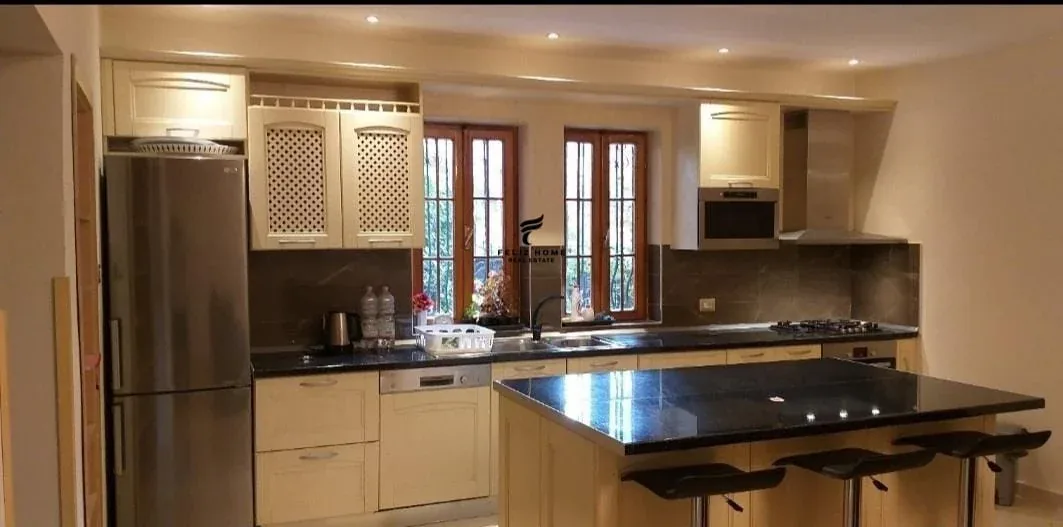 SHITET VILE 500 M2 DON BOSKO 900.000 EURO
