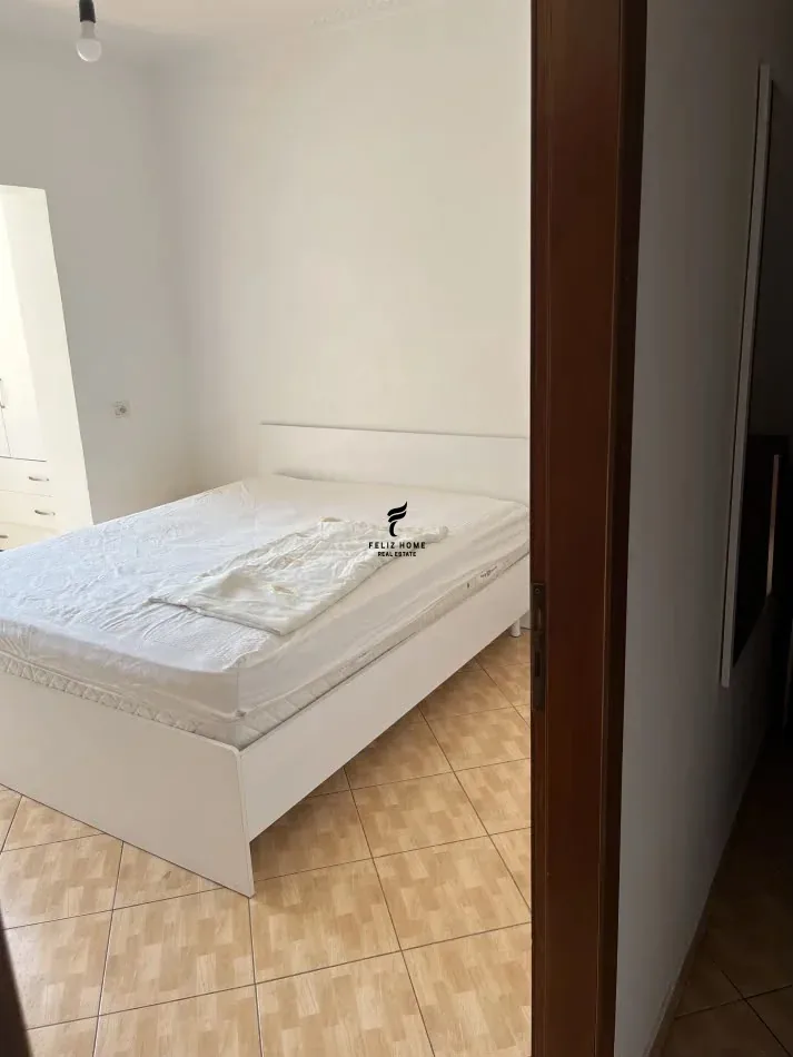 APARTAMENT ME QERA 1+1 XHAMLLIKU 40.000 LEKE 3