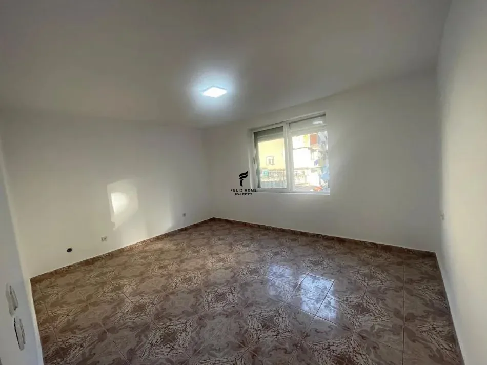 APARTAMENT ME QERA 2+1 RRUGA FERIT XHAJKO 50.000 LEKE 2