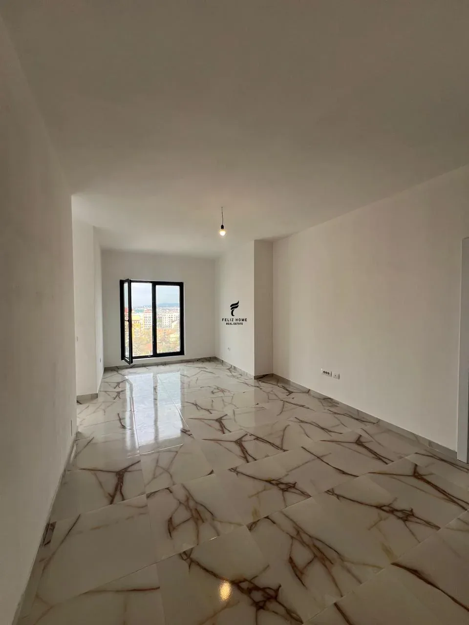 ZYRE ME QERA 108 M2 RRUGA E BARRIKADAVE 100.000 LEKE