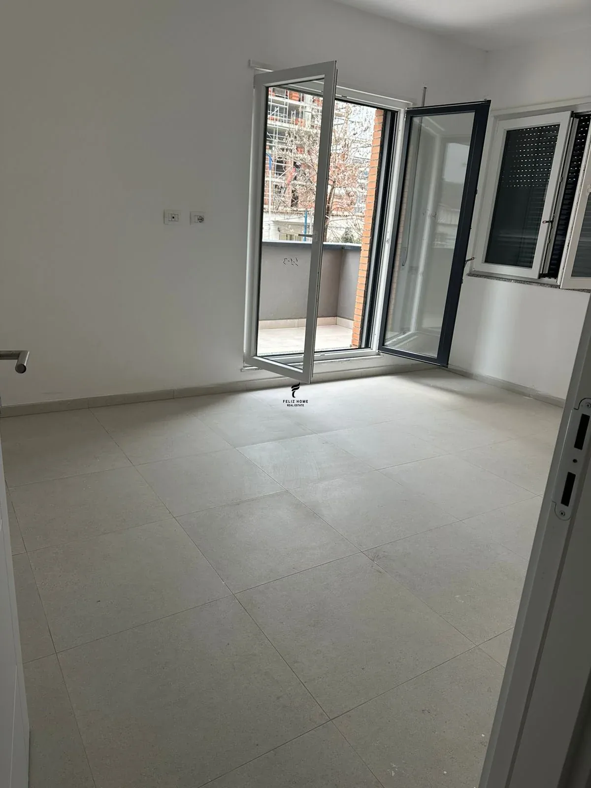 ZYRE ME QERA 120M2 BULEVARDI I RI 60.000 LEKE 3