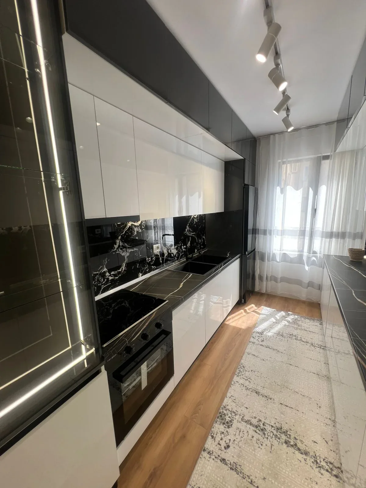 SHITET APARTAMENT 2+1+2 RRUGA E KAVAJES 265.000 EURO 2