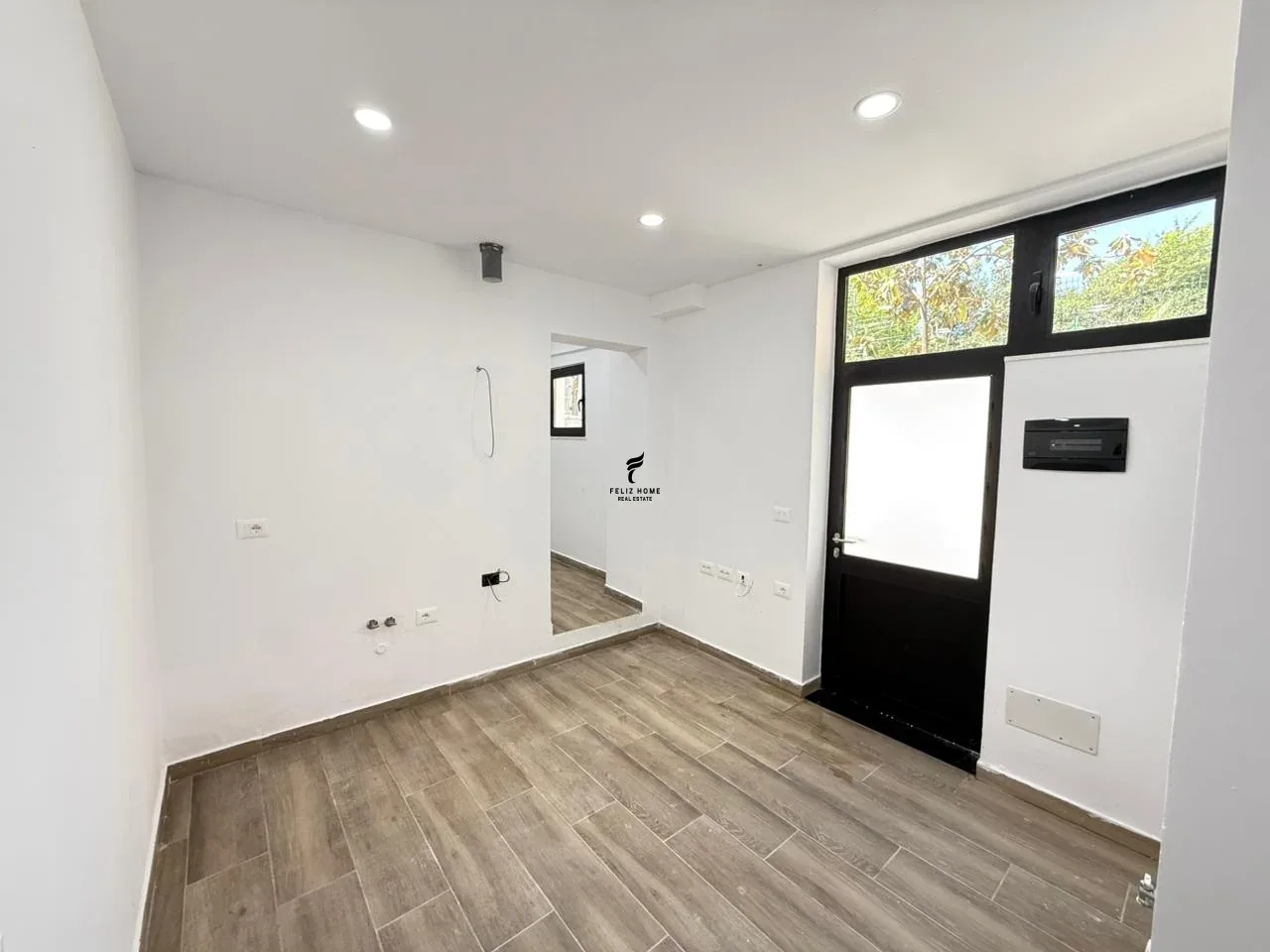 ZYRE ME QERA 60M2 ISH TREGU ELEKTRIK 90.000 LEKE